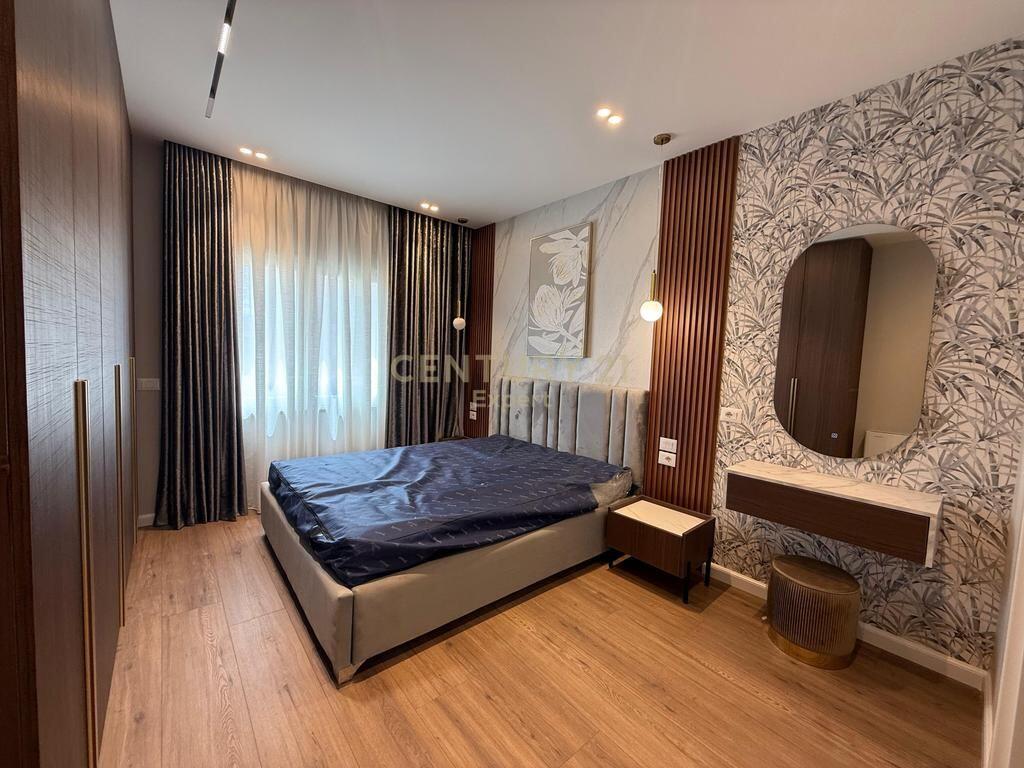 APPARTAMENTO MODERNO 2+1+2 &amp; POSTO AUTO IN AFFITTO PRESSO LA GALLERIA, CENTRO !!