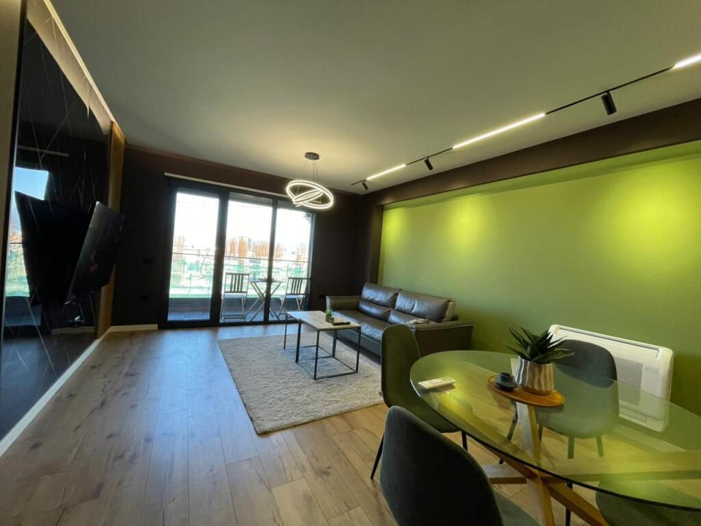 Apartament 2+1+Parking per qira tek Kompleksi Olimpik tek Komuna e Parisit.