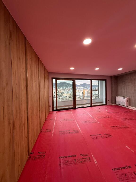 Ambient zyre per qira 200m2 , prane Delijorgjit
