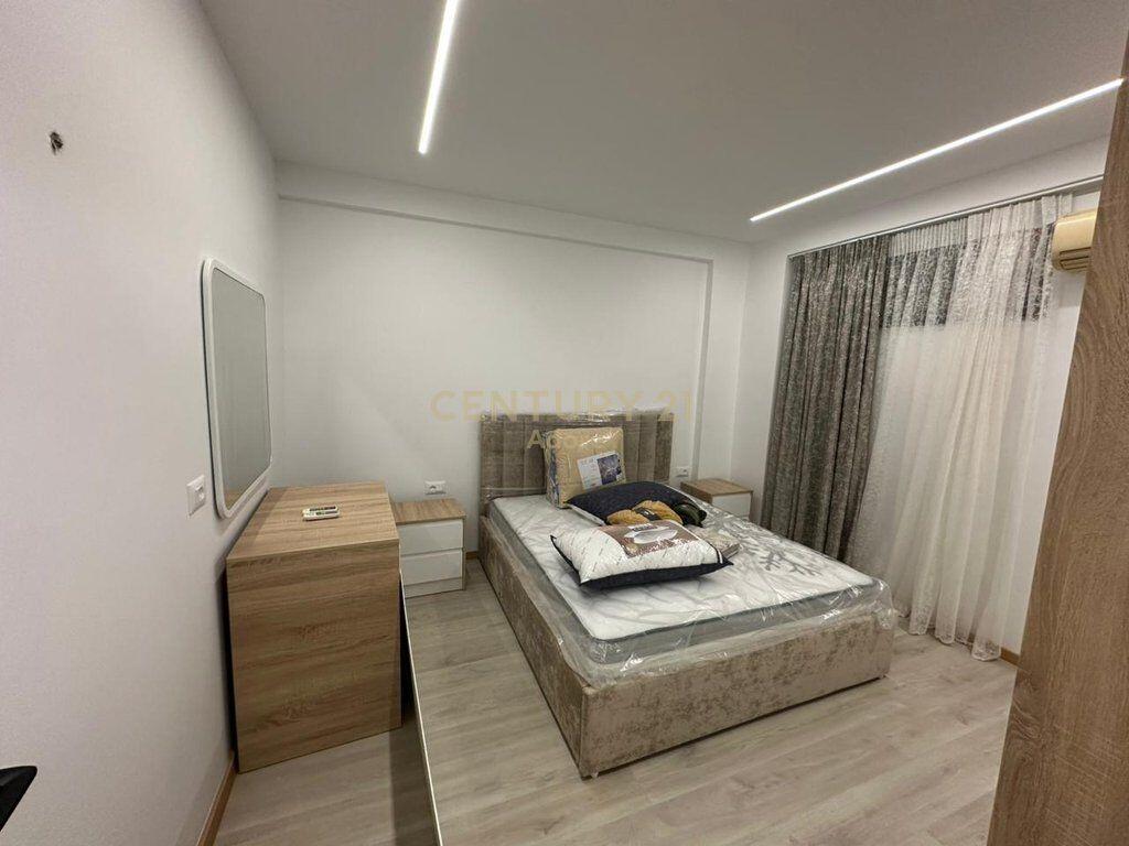 Jepet me qira apartament 1+1 prane Rrethrrotullimit te Zogut te Zi!