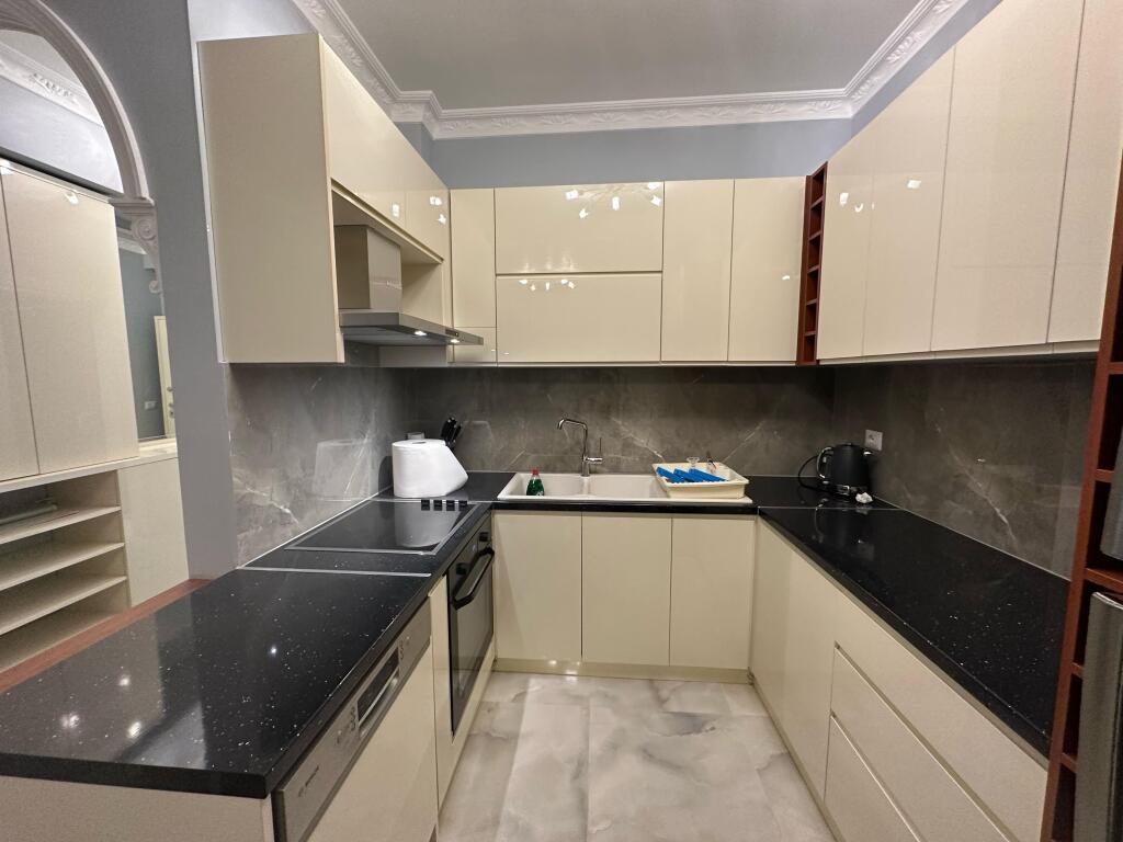 Apartament 2+1+2wc me Qera Afatgjate - Lungomare, Vlore