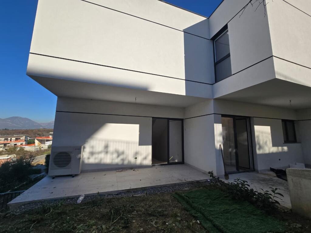 Villa in Affitto nel Complesso Residenziale, Lago Secco, Tirana