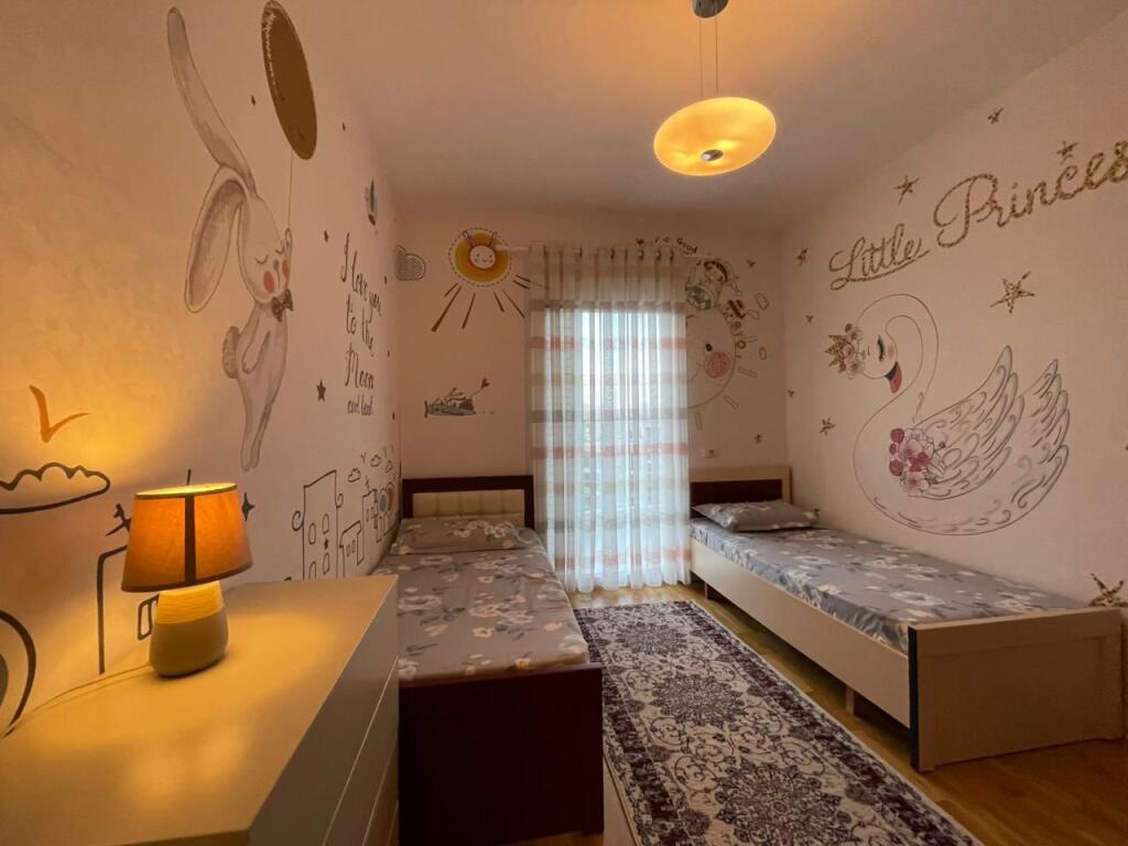Apartament 2+1 per qira tek Kopeshti Botanik.