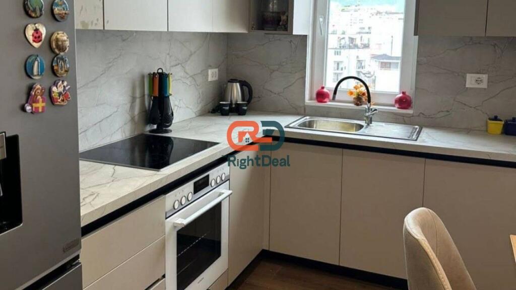 Tek Rruga Mine Peza, Jepet Me Qira Apartament 2+1 I Mobiluar Ne Detaje!!