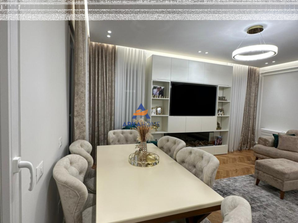 SHITET APARTAMENT 3+1+2BALLKONE+2 POSTE PARKIMI "UNIVERS CITY,QTU" 300.000 EURO