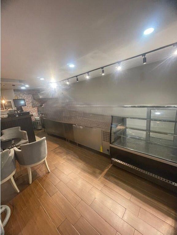 VENDIAMO ATTIVITÀ BAR, FAST-FOOD/ CREPERIA VICINO ALL'INCROCIO DI VASIL SHANTO !! 8.500 €