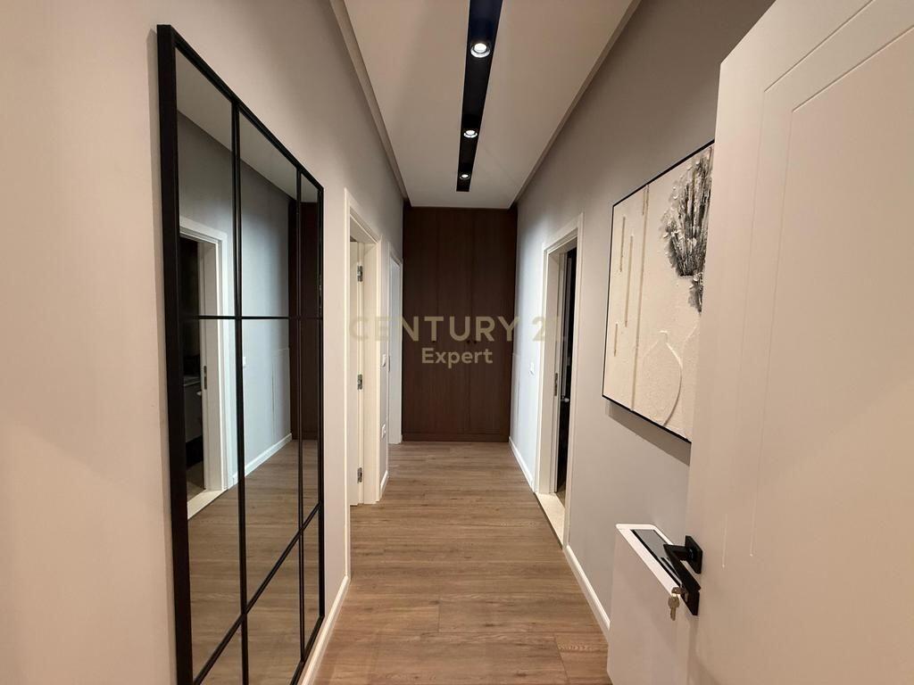 APPARTAMENTO MODERNO 2+1+2 &amp; POSTO AUTO IN AFFITTO PRESSO LA GALLERIA, CENTRO !!
