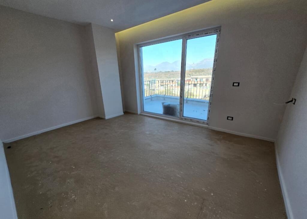 Villa in Affitto nel Complesso Residenziale, Lago Secco, Tirana