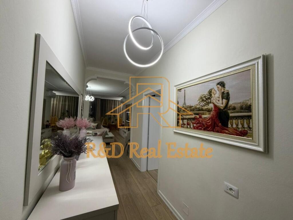 🏡 Appartamento 3+1 + balcone in affitto – Viale Bajram Curri