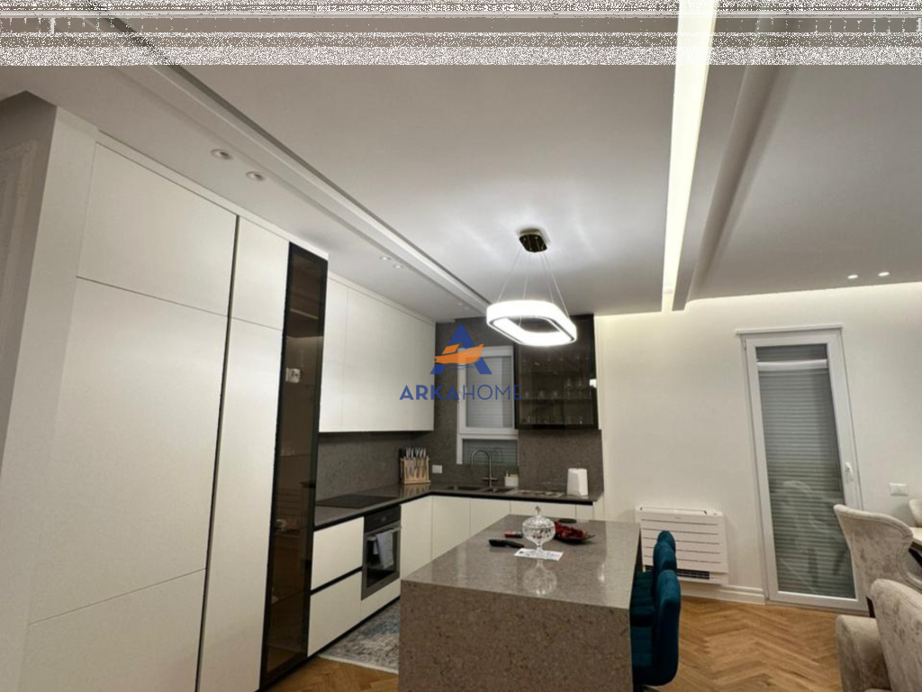 SHITET APARTAMENT 3+1+2BALLKONE+2 POSTE PARKIMI "UNIVERS CITY,QTU" 300.000 EURO