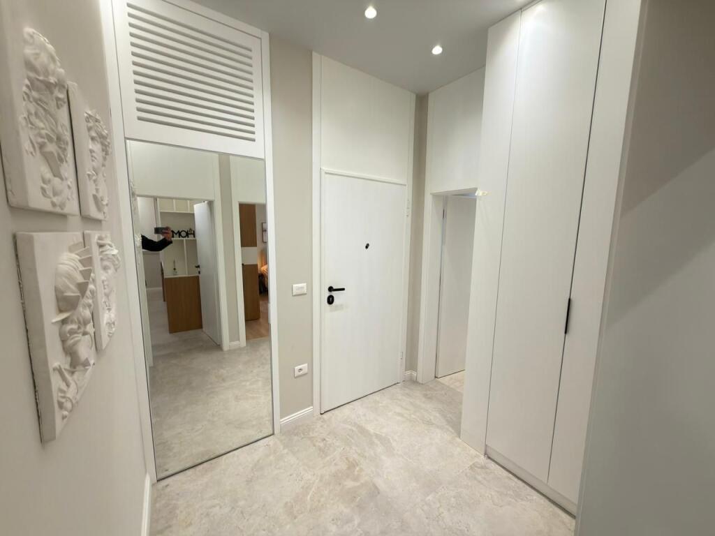 🏡 Jepet me qira super apartament 1+1  📍 Rruga e Barrikadave, Tiranë💶 Çmimi: 700 € / muaj