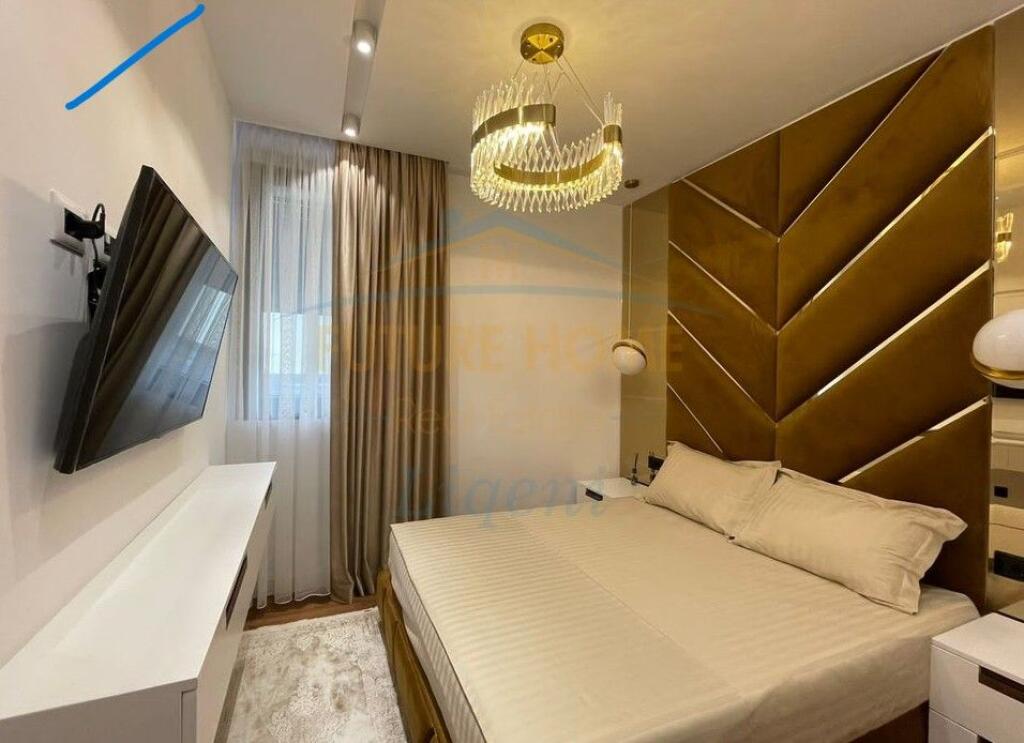 Affitto  Appartamento  3+1+2+Posto Auto +Giardino+ Veranda TEG Tirana
