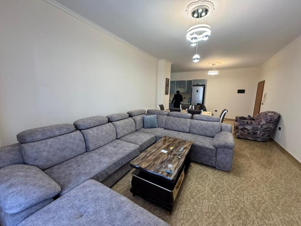 🏘️ Jepet me qira apartament 2+1 📍 Yzberisht, pranë Nela 6💰 Çmimi: 50.000 lekë / muaj