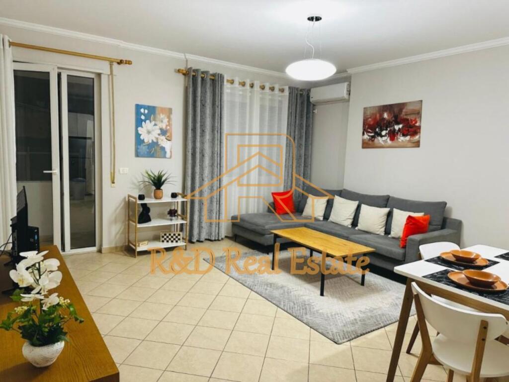 🏡 Appartamento arredato in affitto – (Viale Zogu I)📍 Adiacente al liceo Sinan Tafaj