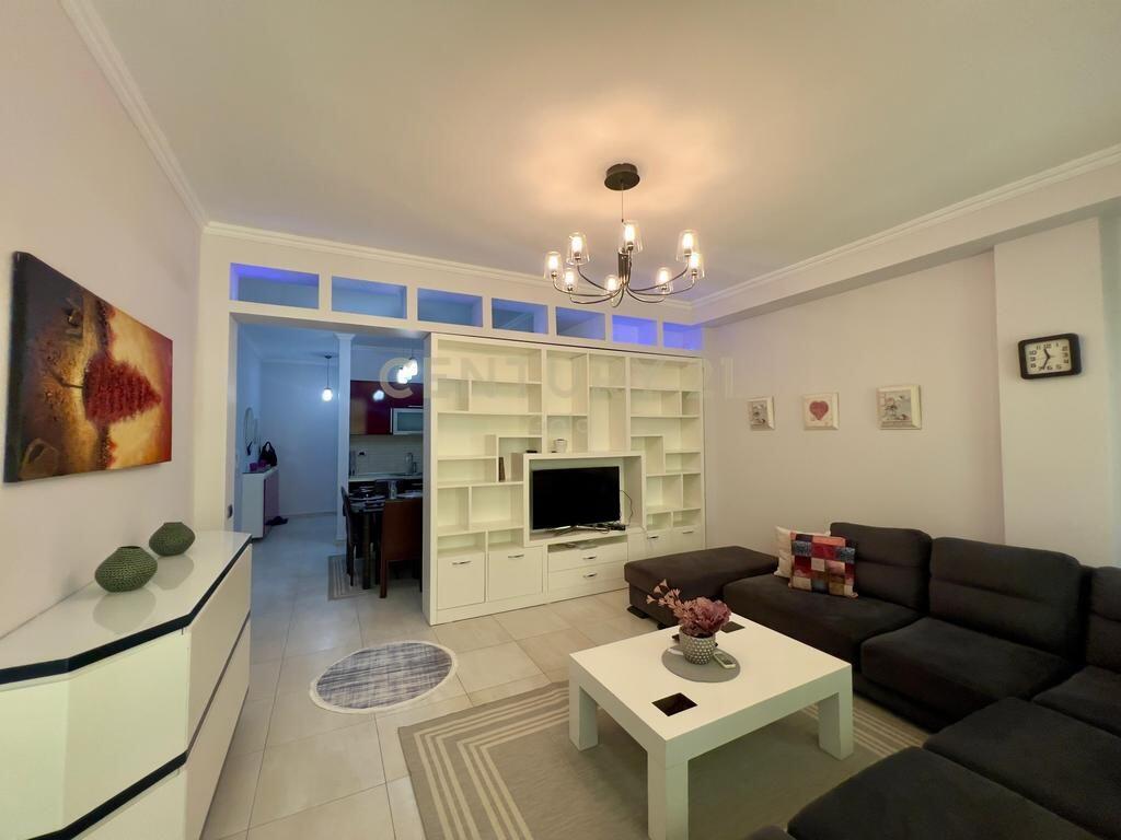 Japim me qira apartament 2+1+2 – prane mbikalimit te Kristal Center!