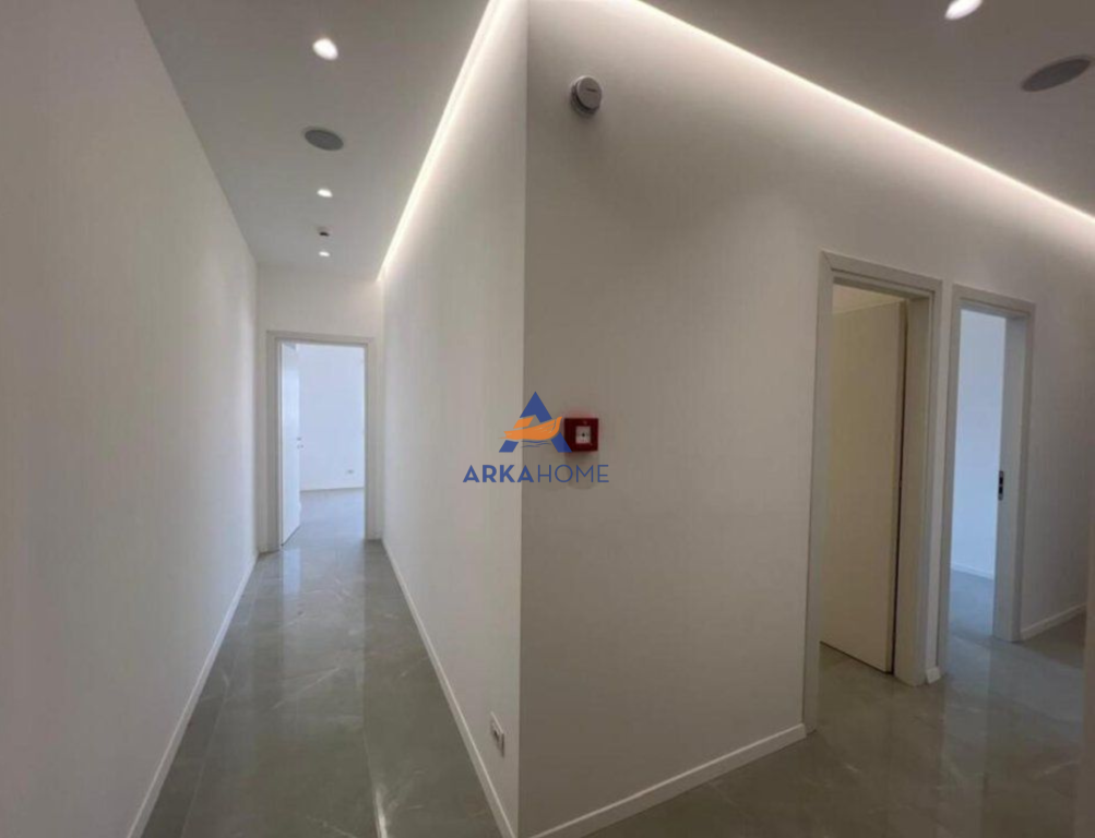 LOCALE COMMERCIALE IN AFFITTO 140 M2 "RR. PANORAMA, COMPLESSO PRESTIGE" 1500 EURO