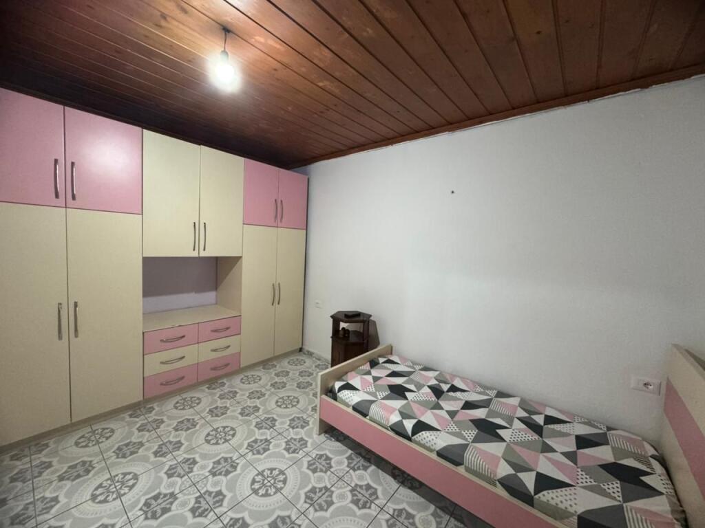 Affittasi il 2° piano di una casa privata 2+1 - Don Bosko!!!
