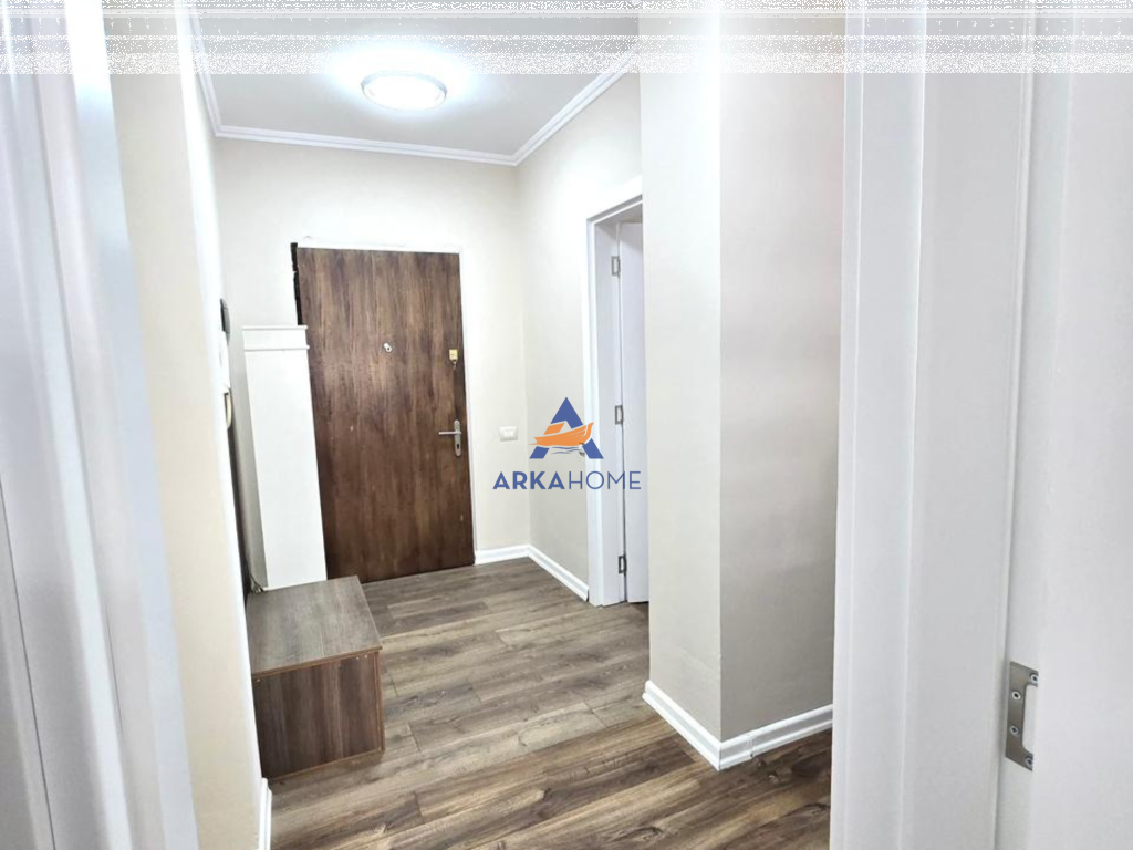 JEPET ME QERA APARTAMENT 2+1 "TE 21 DHJETORI" 800 EURO