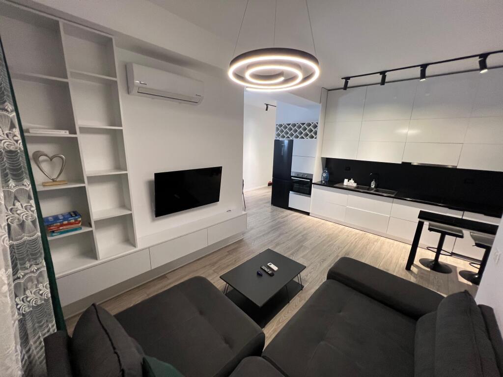 📣 VENDESI SUPER Appartamento 2+1 Con Balcone 📍 Complesso Mangalem 21, Ali Dem ✨   🏢 Nuova Costruzione  🪜 2° Piano (Con Ascensore)  📐 Superficie 88 m2  🧭 Orientamento Est  🛋️ Arredato Con Condizioni Moderne  📂 Con Ipoteca  ✅ Possibilità di Acquisto Con CREDITO   💶 Prezzo 145 milioni lek