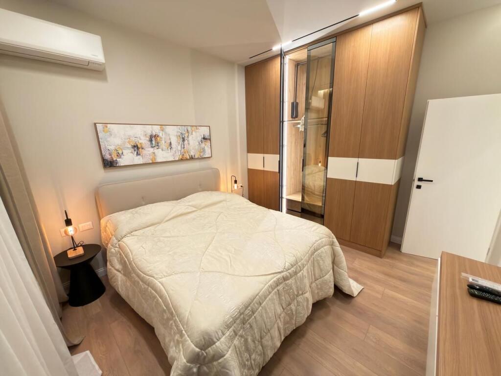 🏡 Jepet me qira super apartament 1+1  📍 Rruga e Barrikadave, Tiranë💶 Çmimi: 700 € / muaj