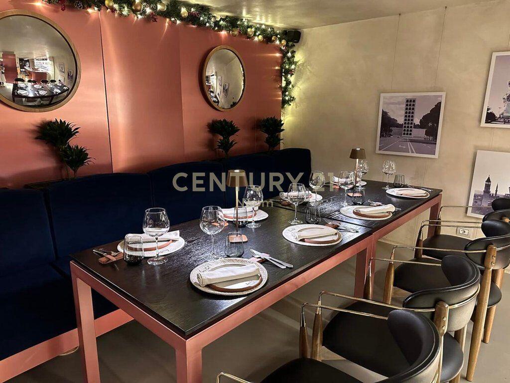 QIRA, BAR-RESTORANT MODERN ME VERANDË, PRANE QENDRËS 7,500 € /Muaj