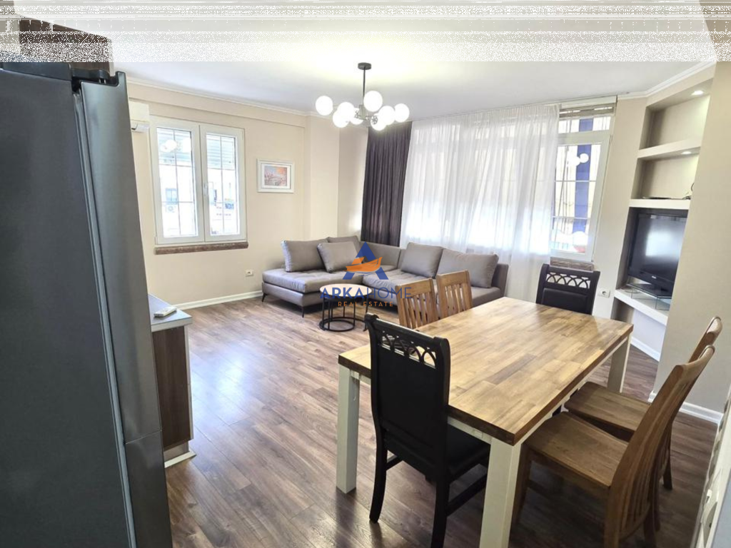 JEPET ME QERA APARTAMENT 2+1 "TE 21 DHJETORI" 800 EURO