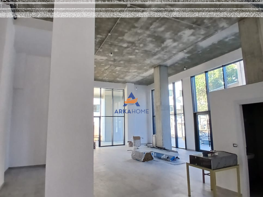 LOCALE COMMERCIALE IN AFFITTO 200 M2 "RRUGA BARRIKADA" 4500 EURO