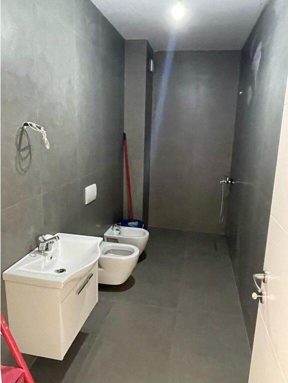 Apartament 1+1 për Shitje – Rruga 5 Maji, pjese e kompleksit Emerald ne Tiranë! 180,000 € Sip. Totale  82m2