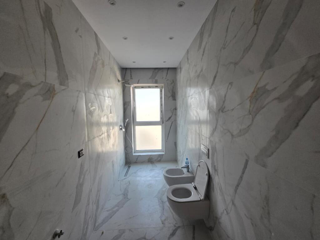 Villa in Affitto nel Complesso Residenziale, Lago Secco, Tirana