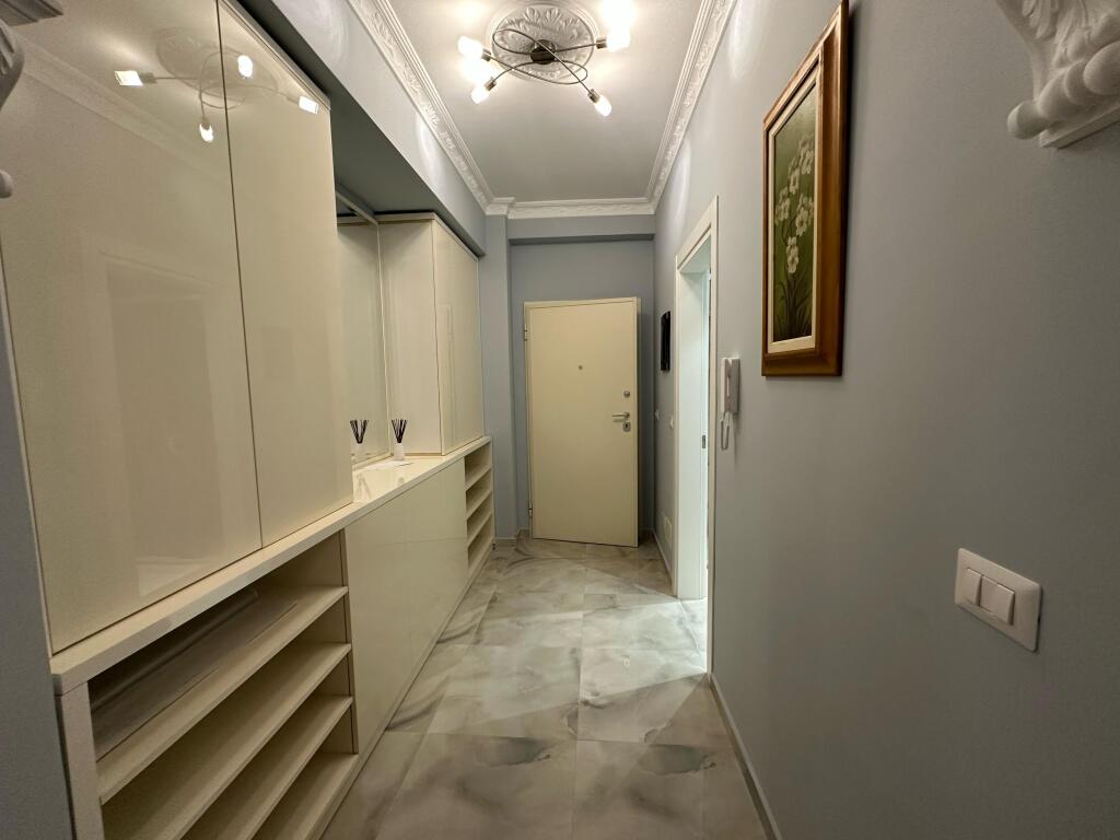 Apartament 2+1+2wc me Qera Afatgjate - Lungomare, Vlore