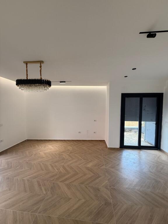 🏢 2 Business Spaces for Rent – Former Aviation Field, OAZIS Complex