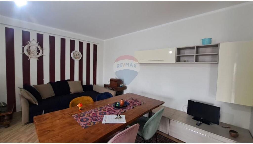 🏠 Appartamento 2+1 – In Affitto a Lungo Termine 📍 Piazza dell'Indipendenza / Skelë, Vlorë (vicino alla scuola “1 Maji”)