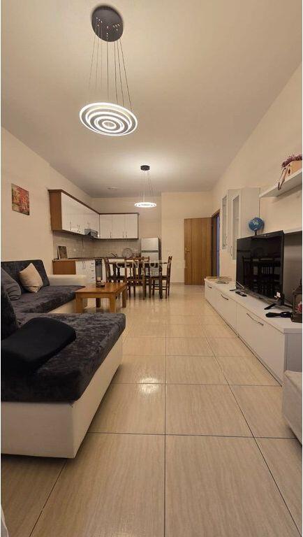 JAPIM ME QIRA APARTAMENT 1+1,RRUGA E ELBASANIT! 700 € /Muaj