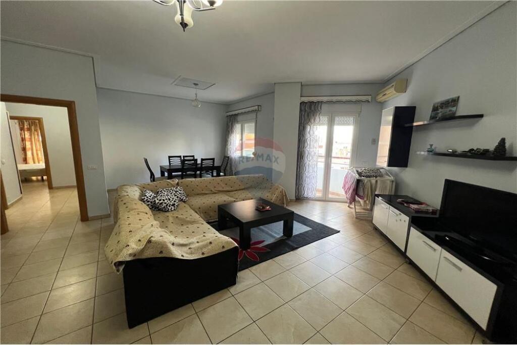 🏡 Apartament 2+1 me Qira – Bulevardi Kryesor, Vlorë