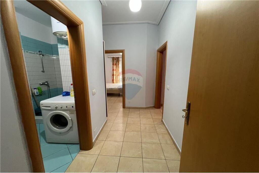 🏡 Apartament 2+1 me Qira – Bulevardi Kryesor, Vlorë