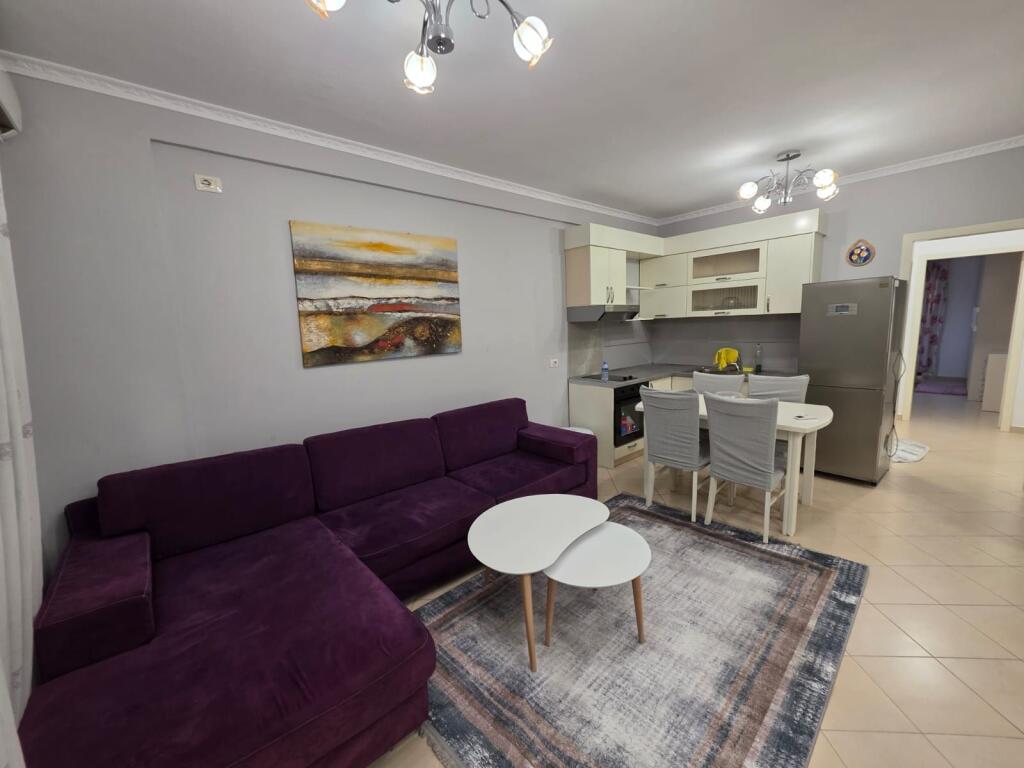 Apartament me qira në Yzberisht – Pallat i Ri!!!