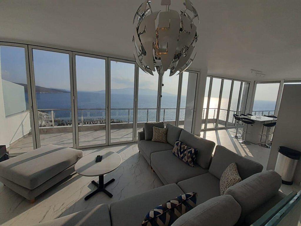 SARANDË, PENTHOUSE LUKSOZ ME PAMJE PANORAMIKE TË HAPUR NDAJ DETIT 505,000 €