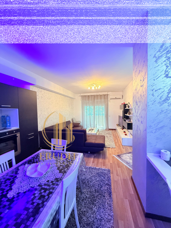 JEPET ME QIRA APARTAMENT 2+1 LUNGOMARE, VLORË