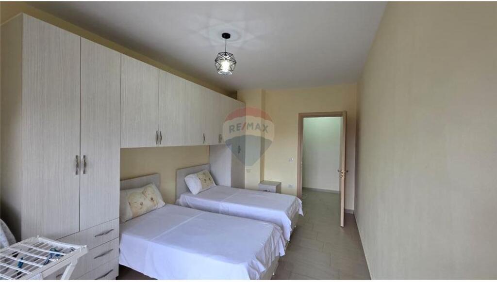 🏠 Appartamento 2+1 + Garage– In Affitto a Lungo Termine 📍 Via Haziz Xhyheri, Lungomare – dietro Hannover Bar, Vlora