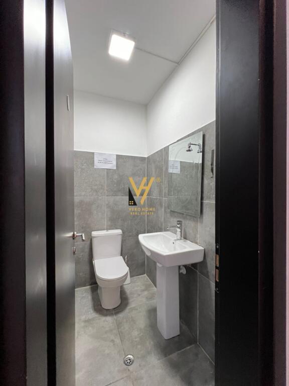 BUSINESS PREMISES OF 371 M2 FOR RENT IN USLUGA AREA 3,000 EURO