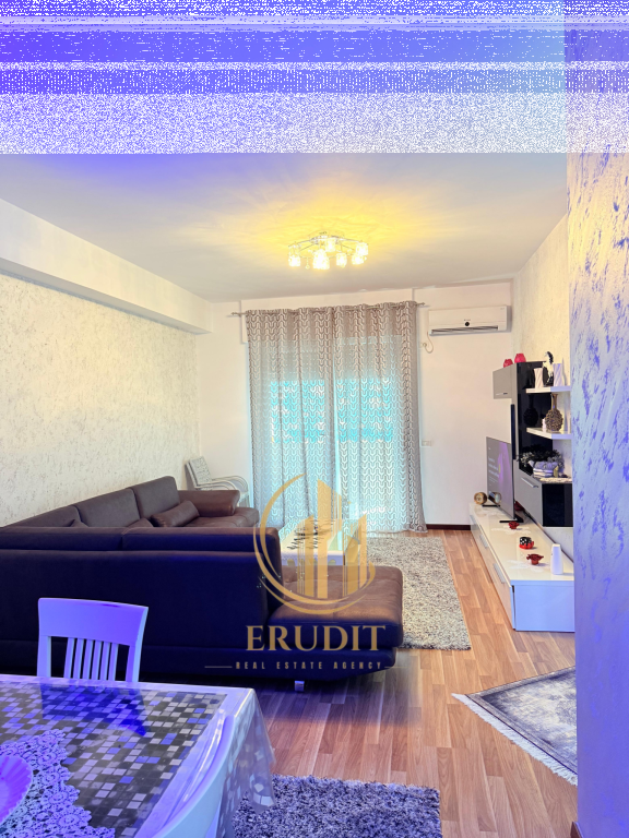 JEPET ME QIRA APARTAMENT 2+1 LUNGOMARE, VLORË