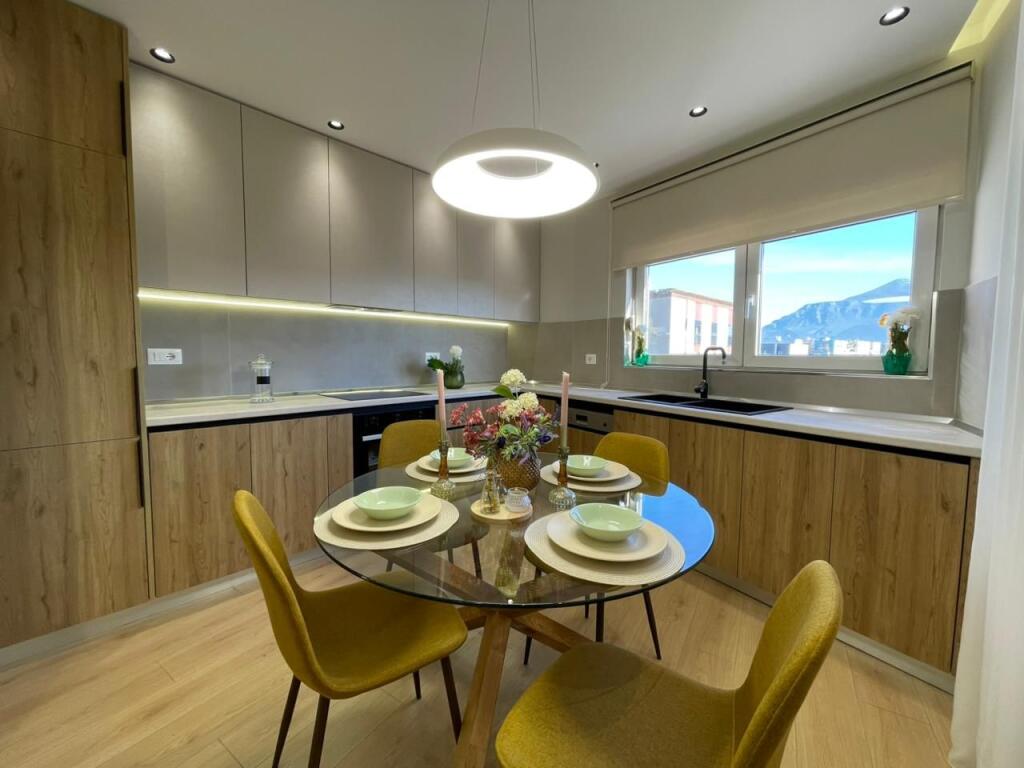 Apartment 2+1 for sale at Zogu i Zi.