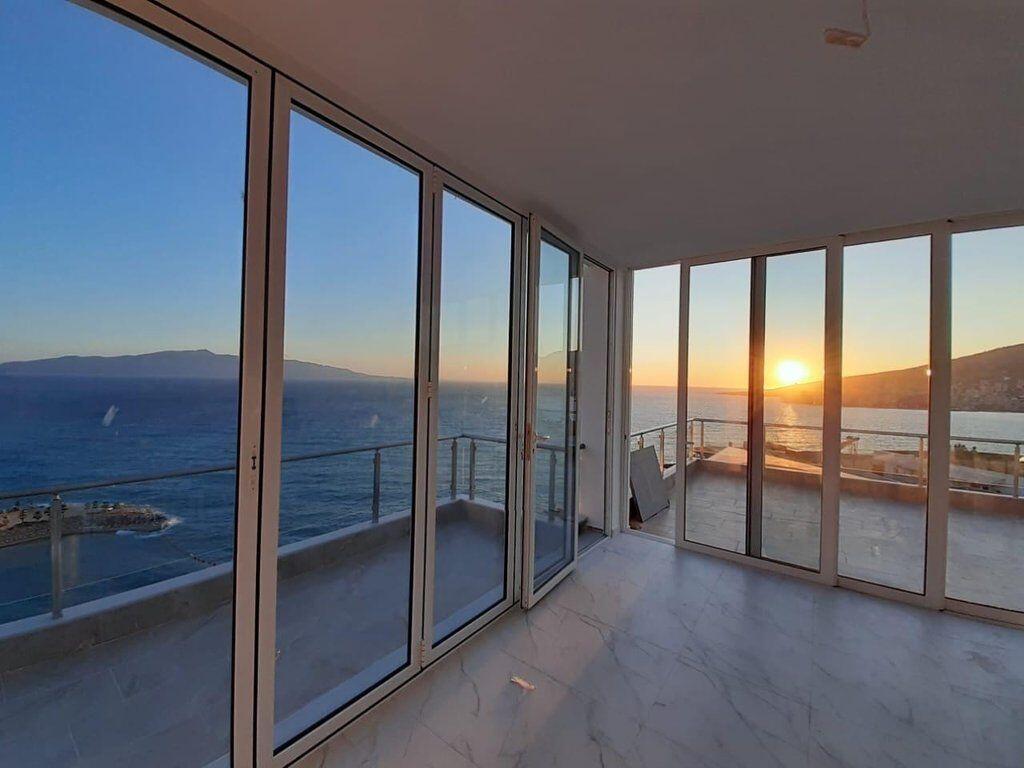SARANDË, PENTHOUSE LUKSOZ ME PAMJE PANORAMIKE TË HAPUR NDAJ DETIT 505,000 €