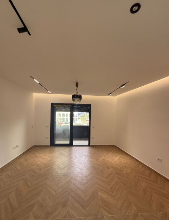 🏢 Jepen me Qira Ambiente Biznesi – Oasis, Astir