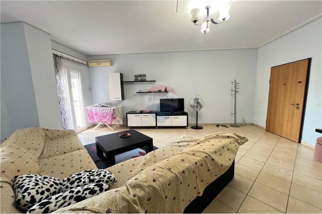 🏡 Apartament 2+1 me Qira – Bulevardi Kryesor, Vlorë