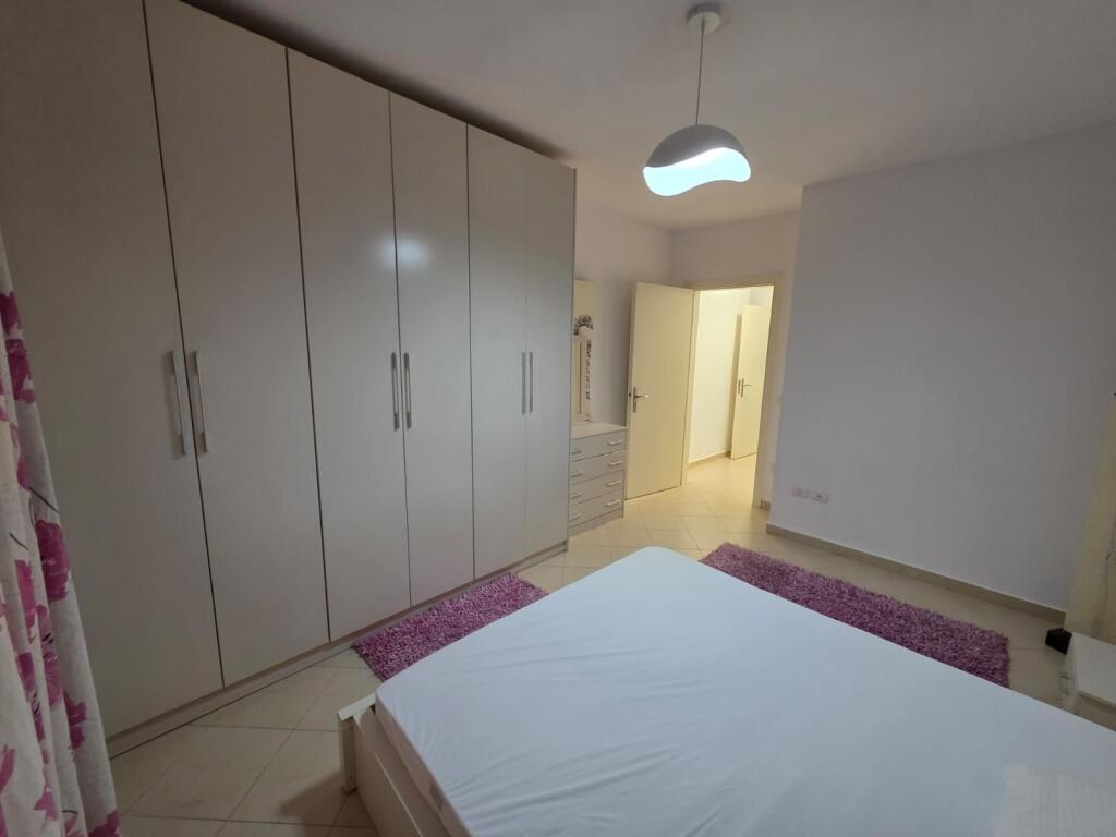 Apartament me qira në Yzberisht – Pallat i Ri!!!