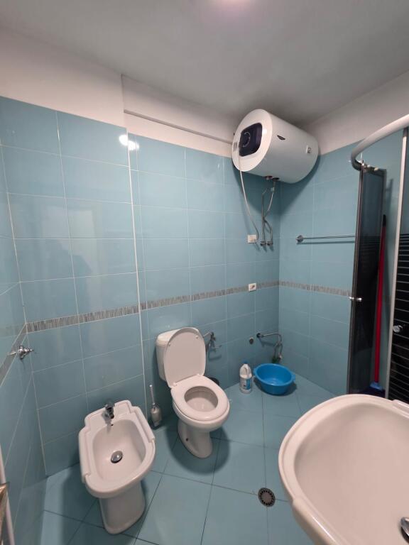 Apartament me qira në Yzberisht – Pallat i Ri!!!