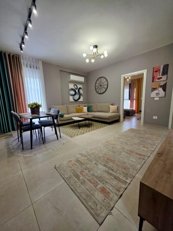 📣 QERA Apartament 2+1 Me 2 Tualete Dhe Verande 📍 Prane Kopeshtit Botanik ✨