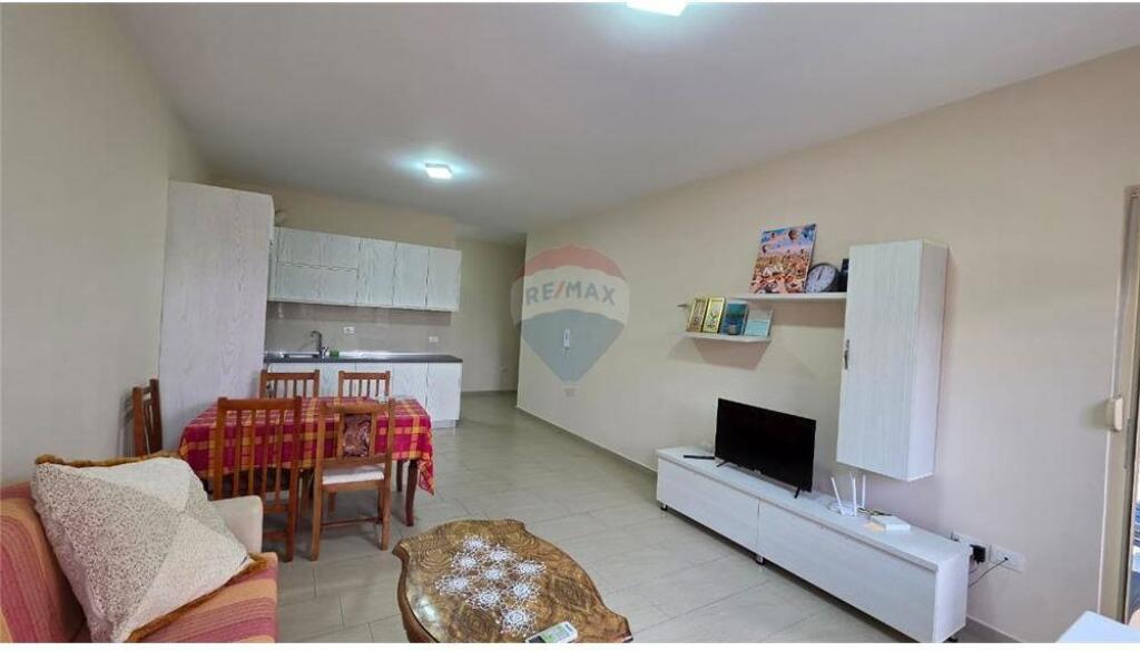 🏠 Appartamento 2+1 + Garage– In Affitto a Lungo Termine 📍 Via Haziz Xhyheri, Lungomare – dietro Hannover Bar, Vlora