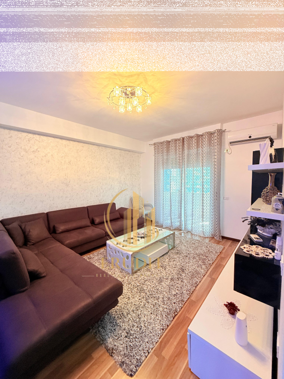 JEPET ME QIRA APARTAMENT 2+1 LUNGOMARE, VLORË